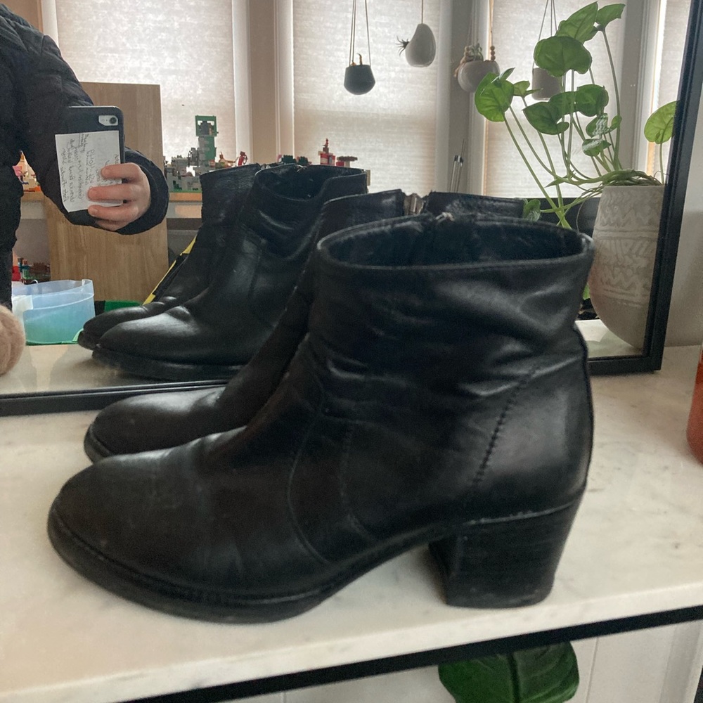 Roots Canada Boots, made in Italy. Size 39